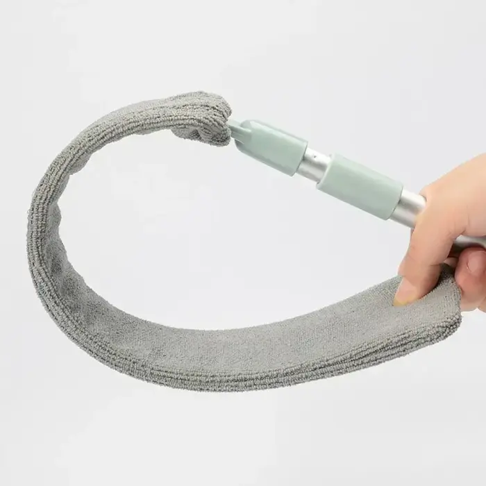 Retractable slit duster Photo