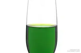 Alphacool Eiswasser Crystal Green UV-active premixed coolant 1000ml Photo