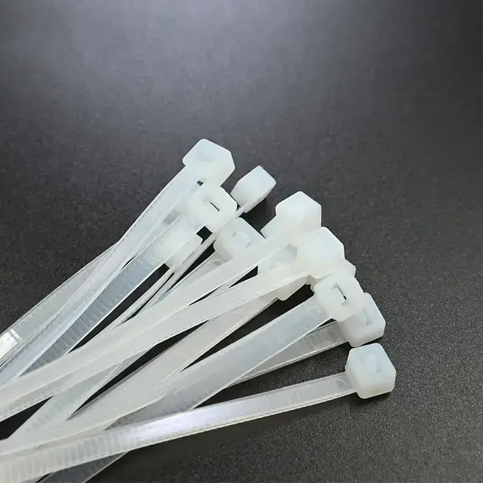 Qoltec Self-locking cable tie | 4.8*160 mm | 100 pcs. | Nylon66 | UV | White Photo
