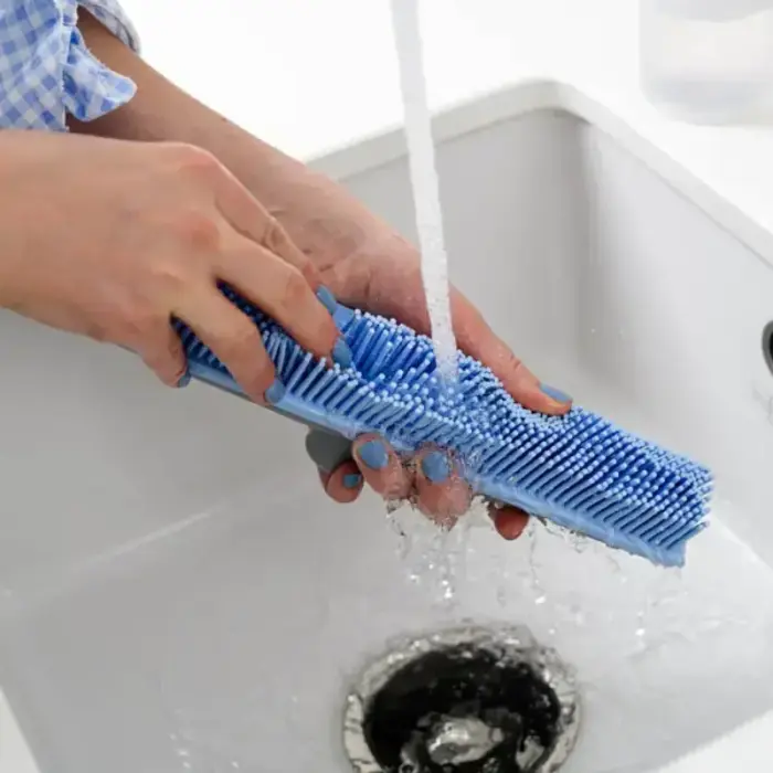 Rubber floor brush with telescopic handle BACTERIA STOP Photo