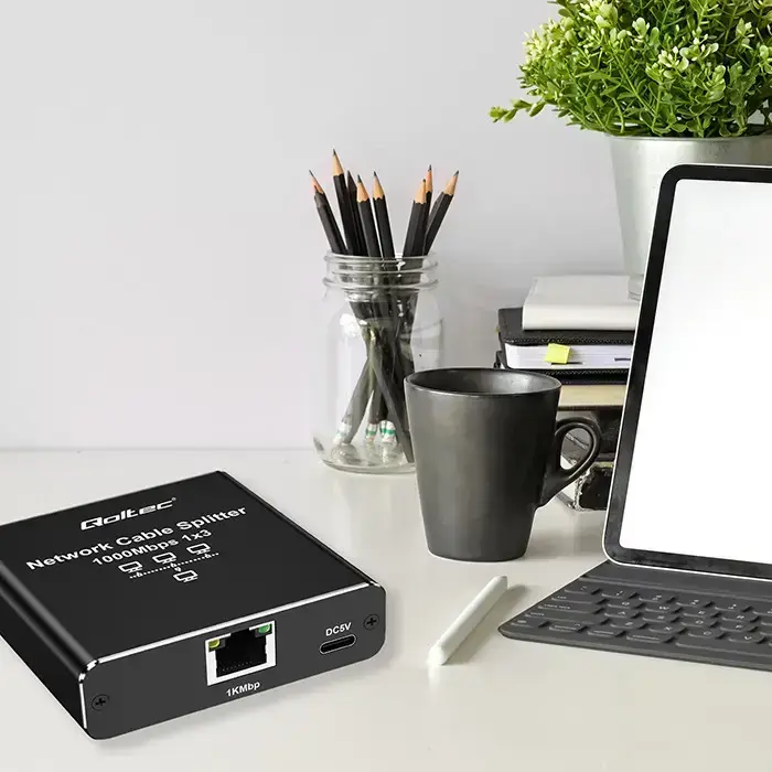 Qoltec Splitter Ethernet mini SWITCH 1x3 RJ45 | 1000Mb/s | USB-C | Aluminium Photo