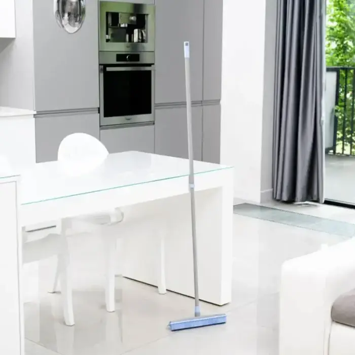 Rubber floor brush with telescopic handle BACTERIA STOP Photo