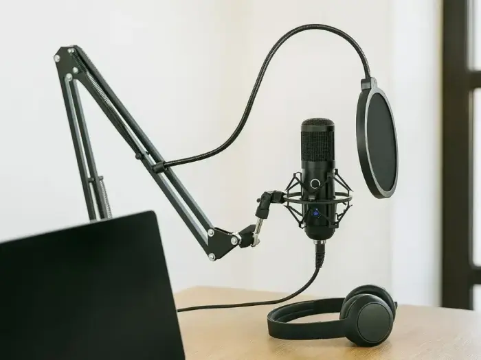 Fusion Studio XLR Microphone | Podcasts | Streaming | Voice Recording + regulating Stand, Pop Filter | black Photo