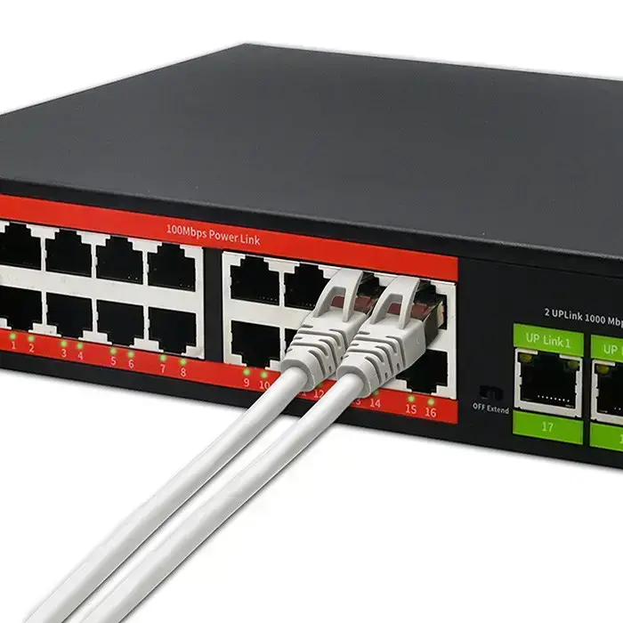 Qoltec Fast Ethernet PoE SWITCH | 16x RJ45 10/100 Mb/s |  2x RJ45 Uplink 1000 Mb/s | 1x SFP 1000 Mb/s Photo