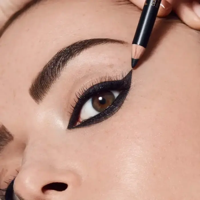 Bourjois Khôl & Contour Extra Longue Tenue Long-lasting Eye Pencil with Sharpener Color 001 Black-issime 1.2 G Foto 8